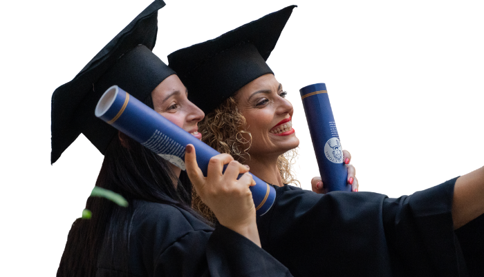 due laureate con pergamene