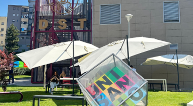 Foto ingresso del cubo in via delle puglie lato giardino